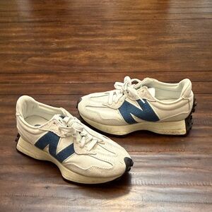New Balance White 327 Woman US 7 ACS